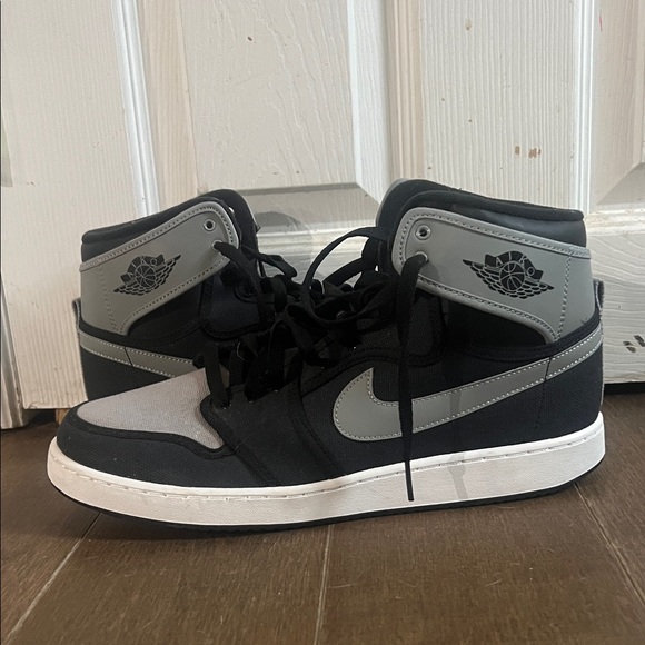Nike Men's Black and Gray Mid-Top Sneakers - Picture 1 of 3